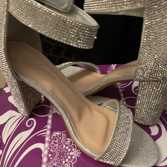 Size 9 dressy block heels - Picture 2 of 4